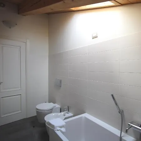 Tergesteo Suite: In Centro, A Due Passi Dalle Rive Apartament *
