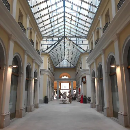 Tergesteo Suite: In Centro, A Due Passi Dalle Rive Apartament *