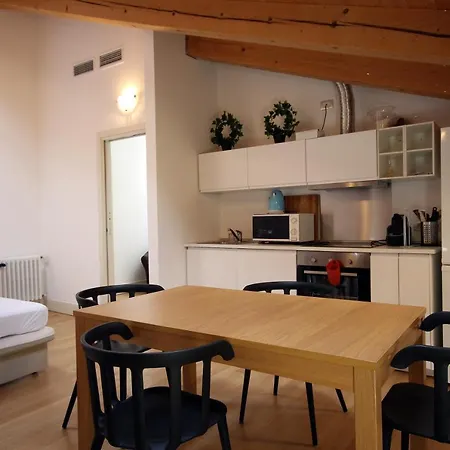 Tergesteo Suite: In Centro, A Due Passi Dalle Rive Apartament